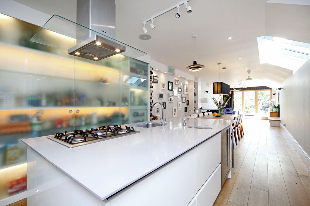 Property photo 3 of 16 Kitchen