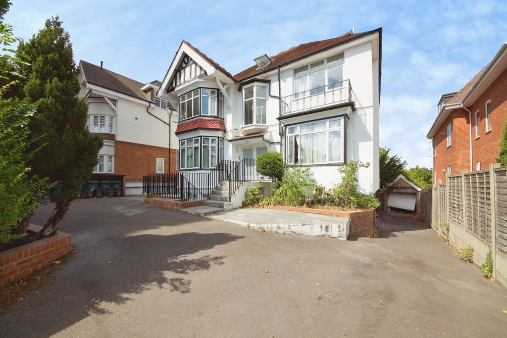 Property photo 1 of 19 External