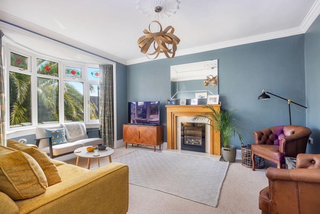 Property photo 2 of 20 A24 - 20 Laura Grove Paignton - 250305