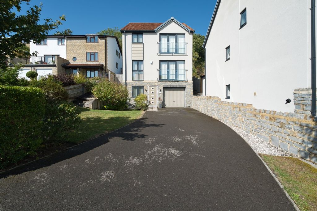 Property photo 1 of 37