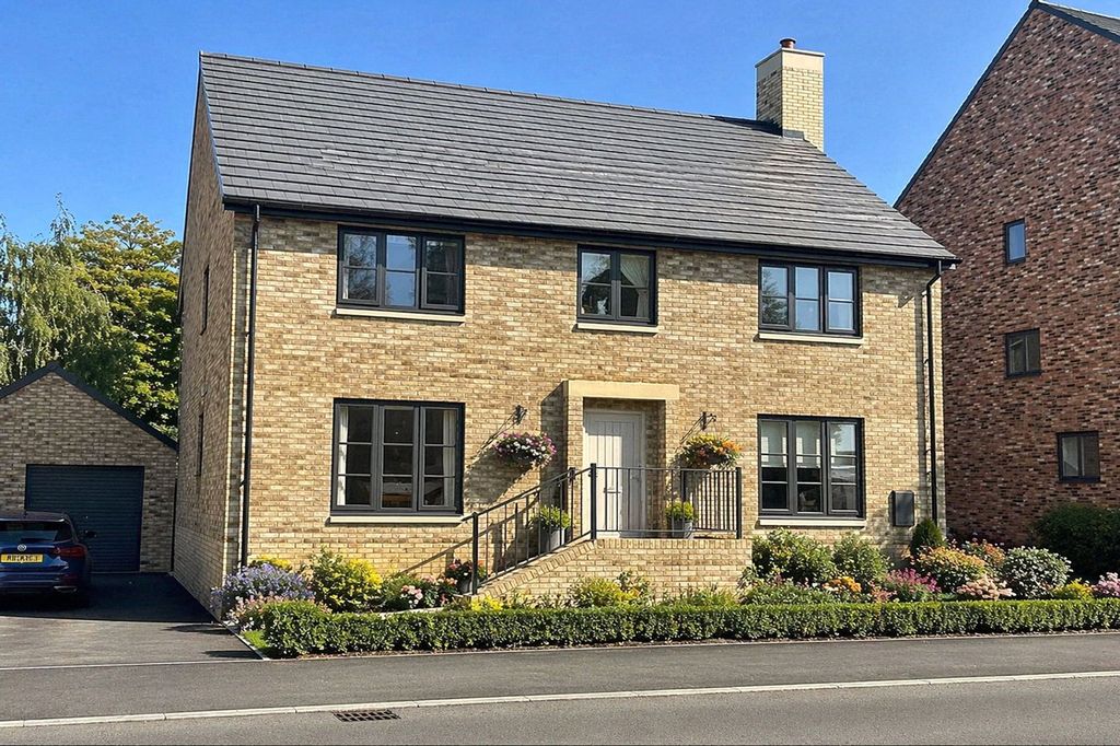 Property photo 1 of 15 External
