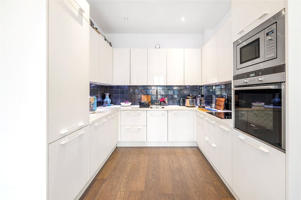 Property photo 2 of 10 Kitchen