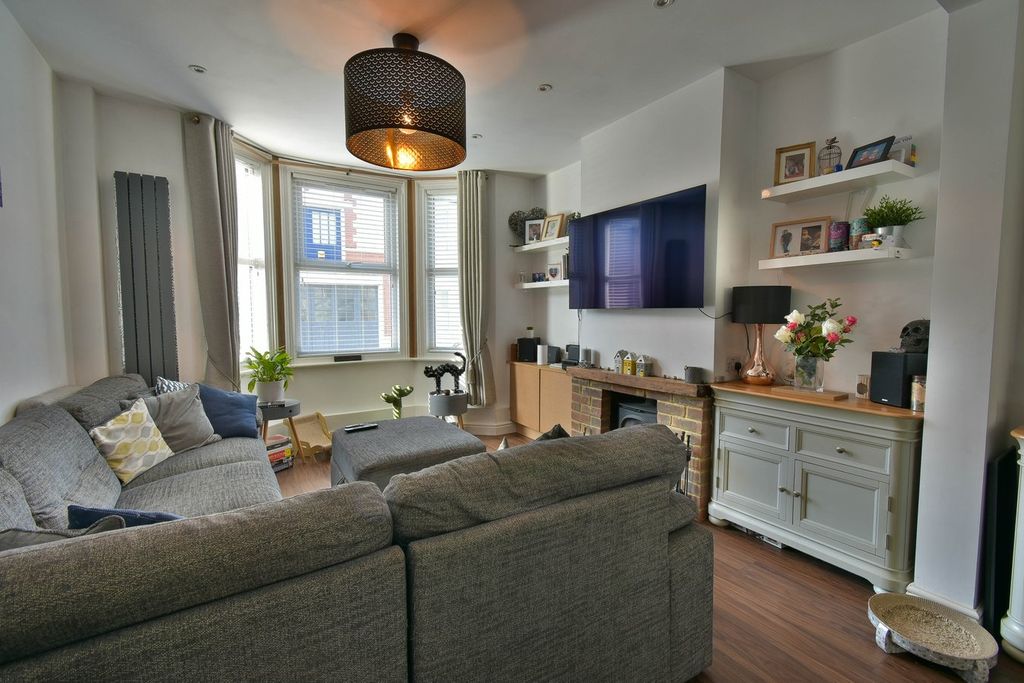 Property photo 3 of 14