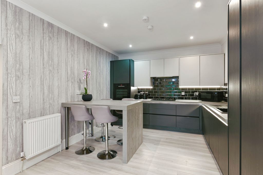 Property photo 3 of 15 Kitchen