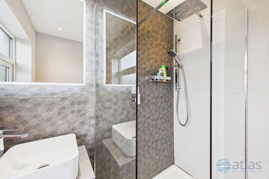 Property photo 3 of 20 Bathroom