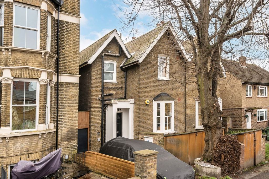 Property photo 1 of 8