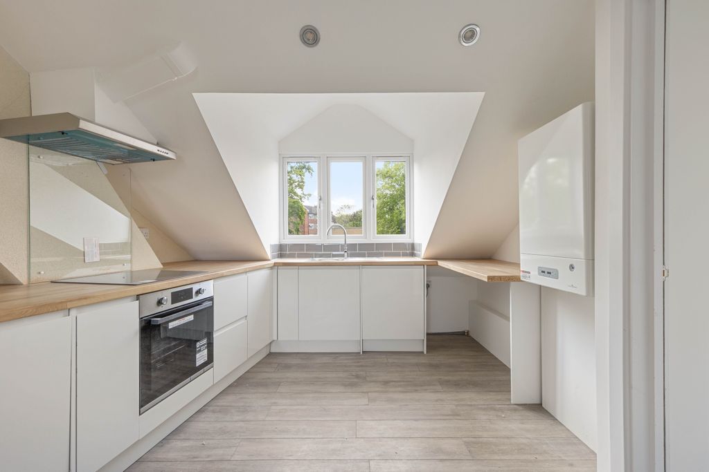 Property photo 1 of 8 Flat 2, 127A Gipsy Hill, Se27 - 1