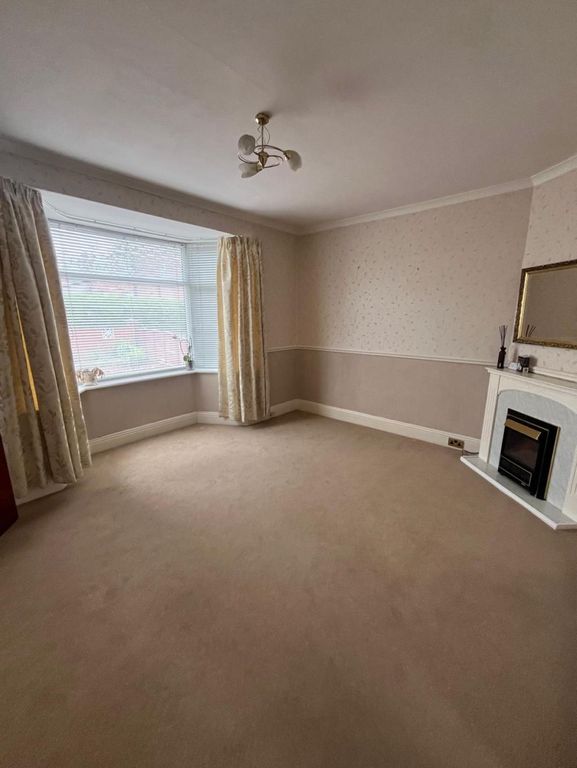 Property photo 2 of 12 Lounge