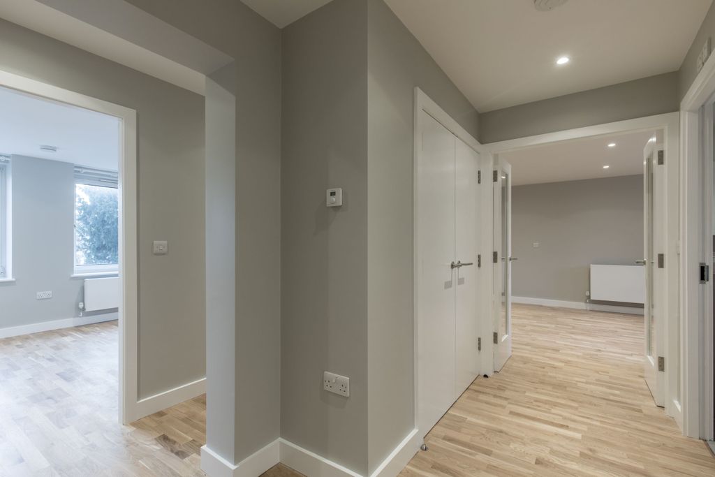 Property photo 3 of 19 Hallway (Example)