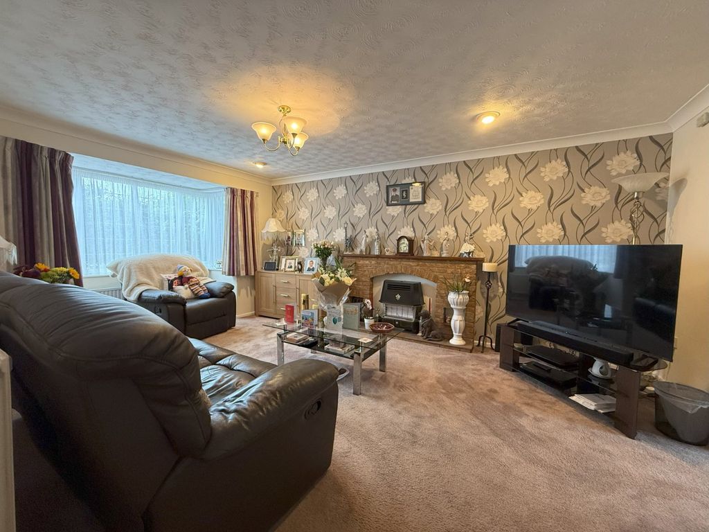 Property photo 2 of 18 Living Room