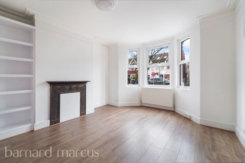 Property photo 2 of 8 Bedroom