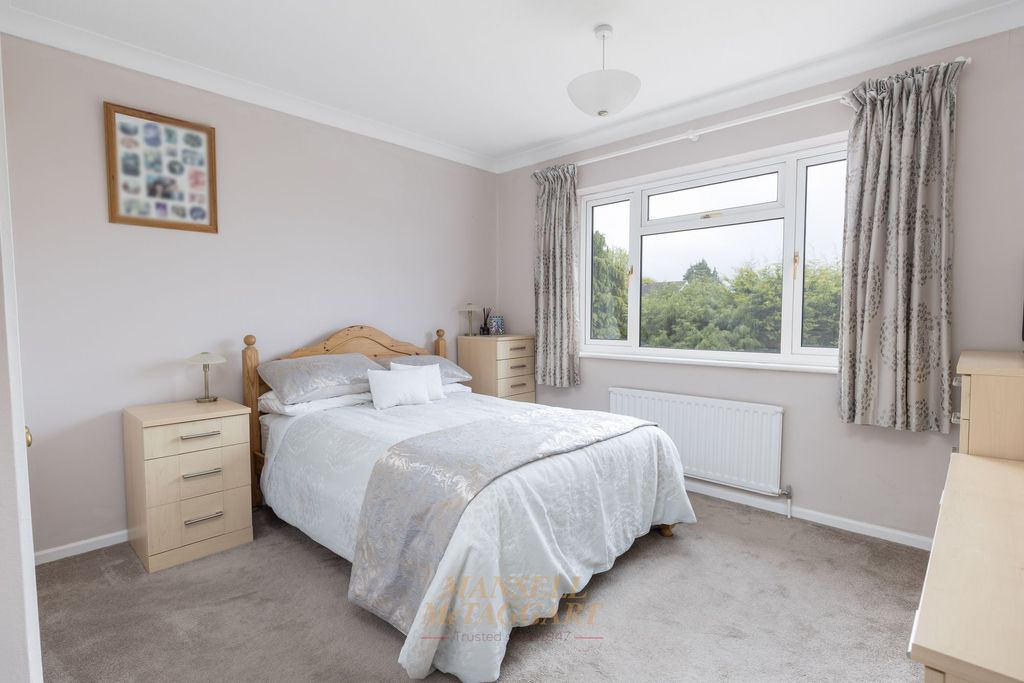 Additional image 14 of 4 bed detached house for saleOld Horsham Road, Crawley RH11