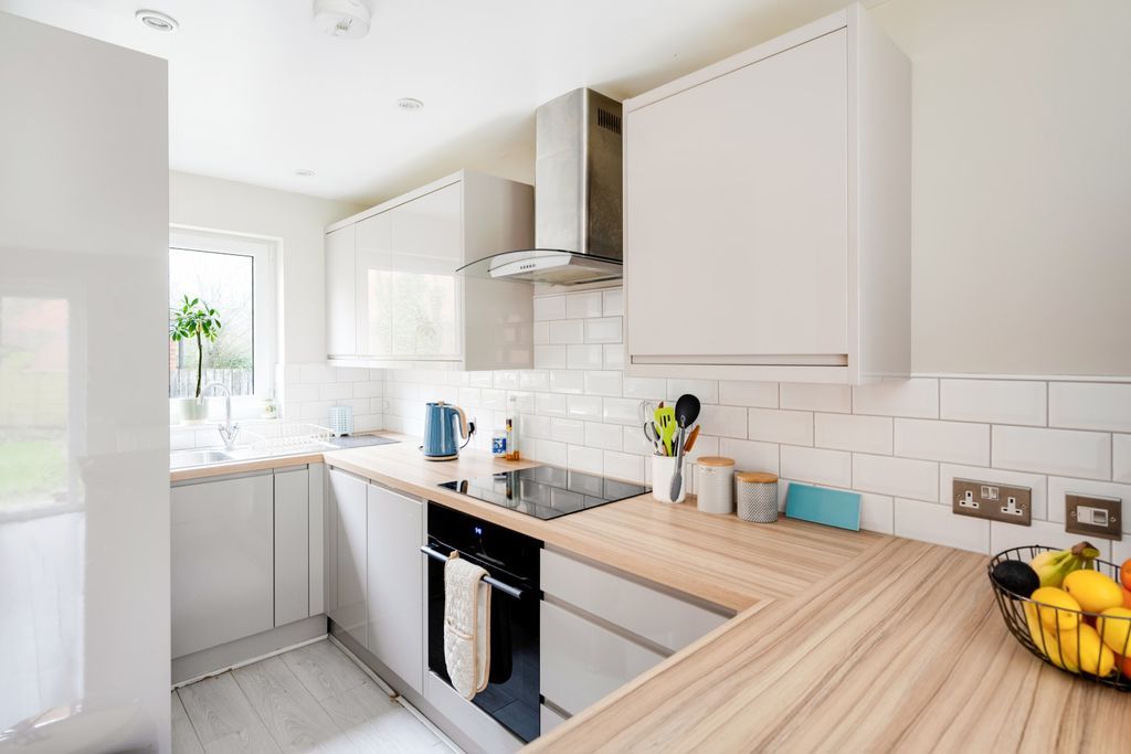 Property photo 3 of 13 Kitchen