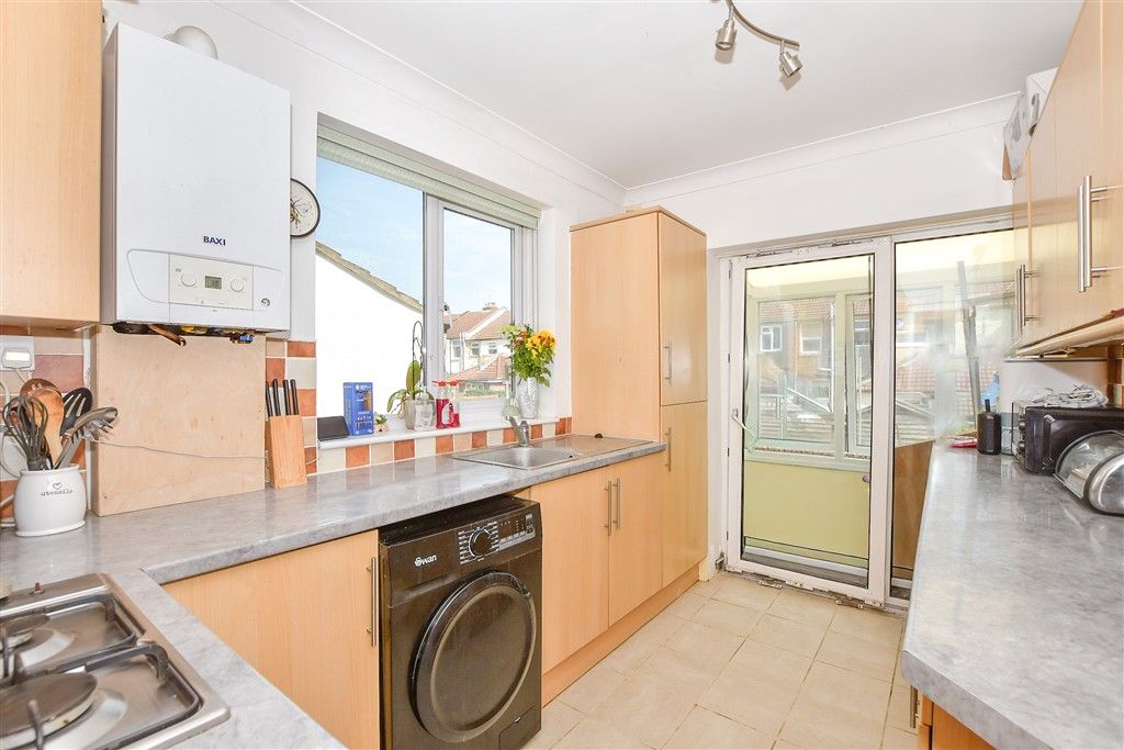 Property photo 2 of 9 Kitchen