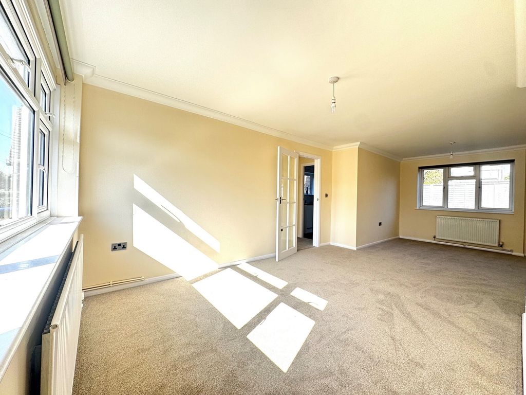 Property photo 2 of 16 Photo 6