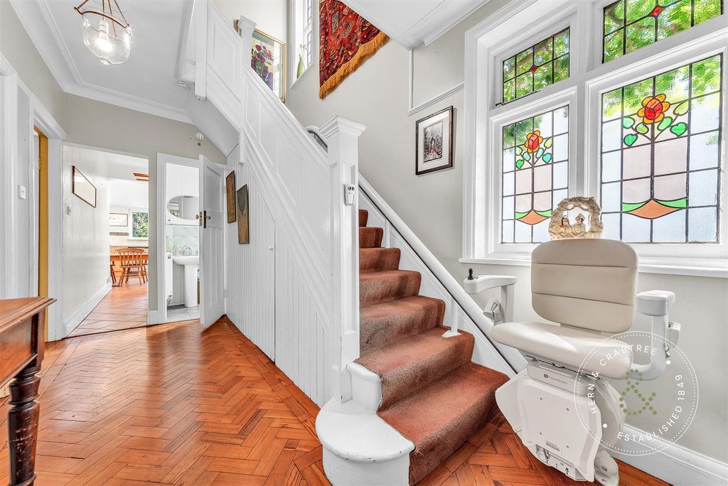 Property photo 3 of 33 Aubrey-Avenue-11.Jpg