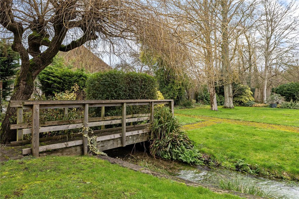 Property photo 2 of 15 Communal Gardens