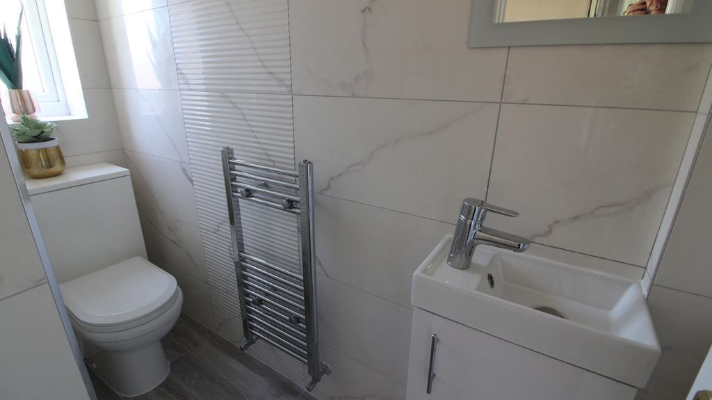 Property photo 3 of 21 WC