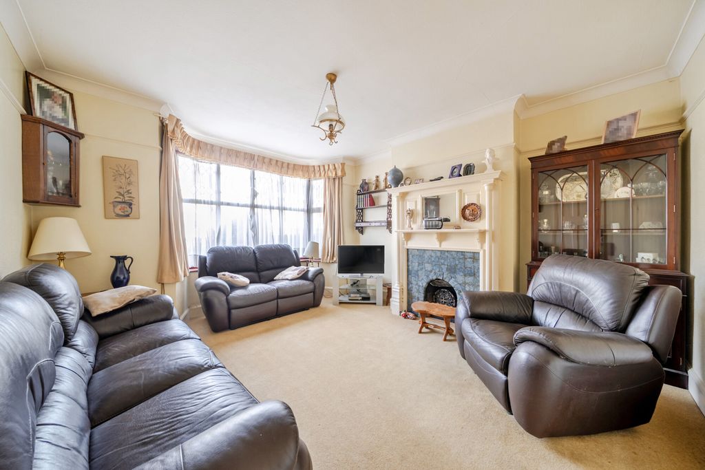 Property photo 2 of 23 1383748-17-691dc4...