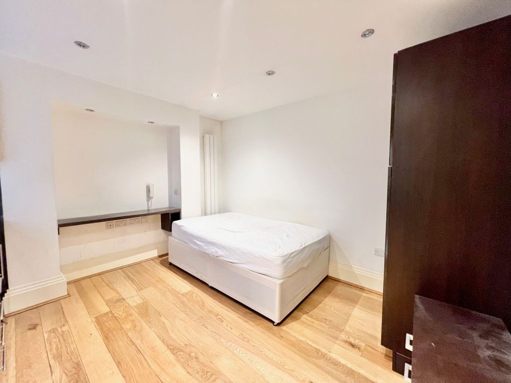 Property photo 1 of 8 Studio Flat For Rent In West Hampstead