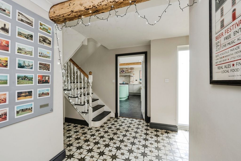 Property photo 2 of 34 Pbox-Img.Jpg