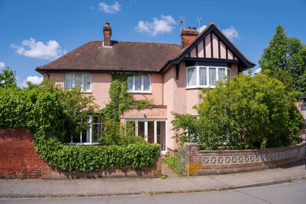 Property photo 1 of 32 Front Sunshine