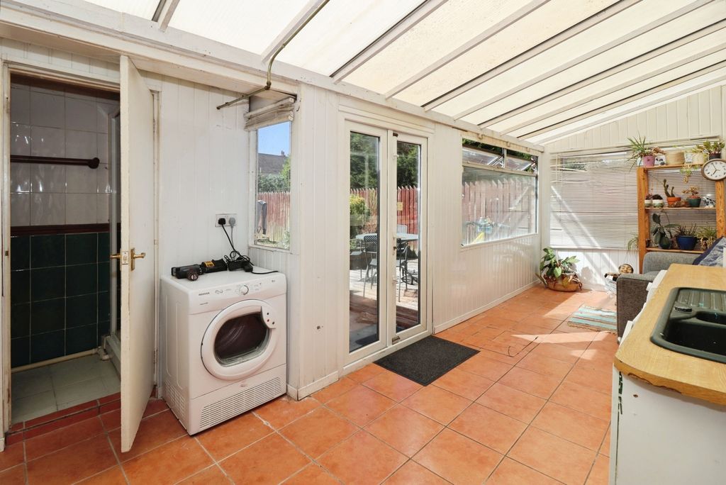 Property photo 3 of 17 Conservatory