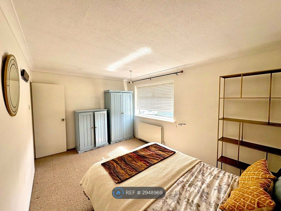 Property photo 2 of 8 Large Room