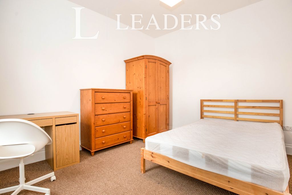 Property photo 3 of 7 1