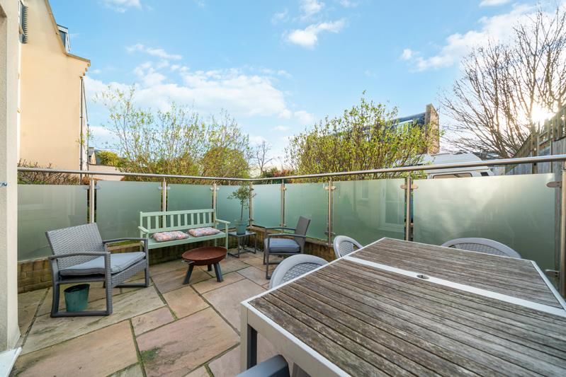 Property photo 2 of 14 Broomcroft Court 1 W4 Ph15 Lr.Jpg