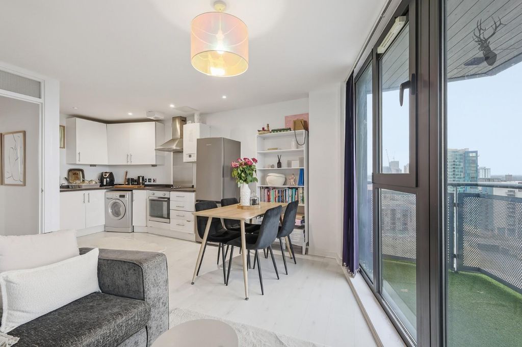 Property photo 2 of 11