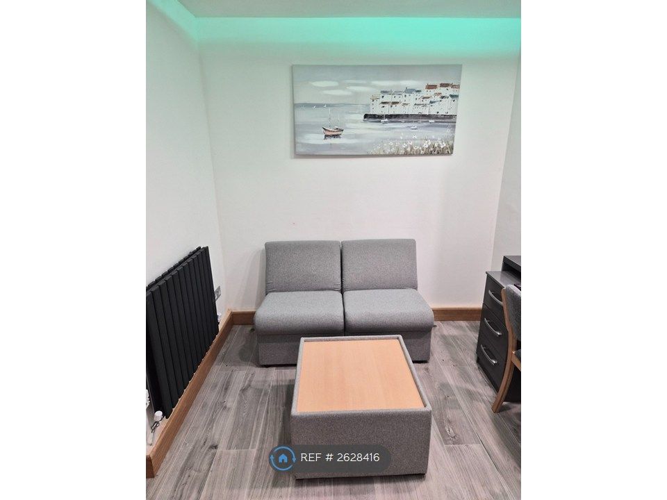 Property photo 2 of 15 Livingroom