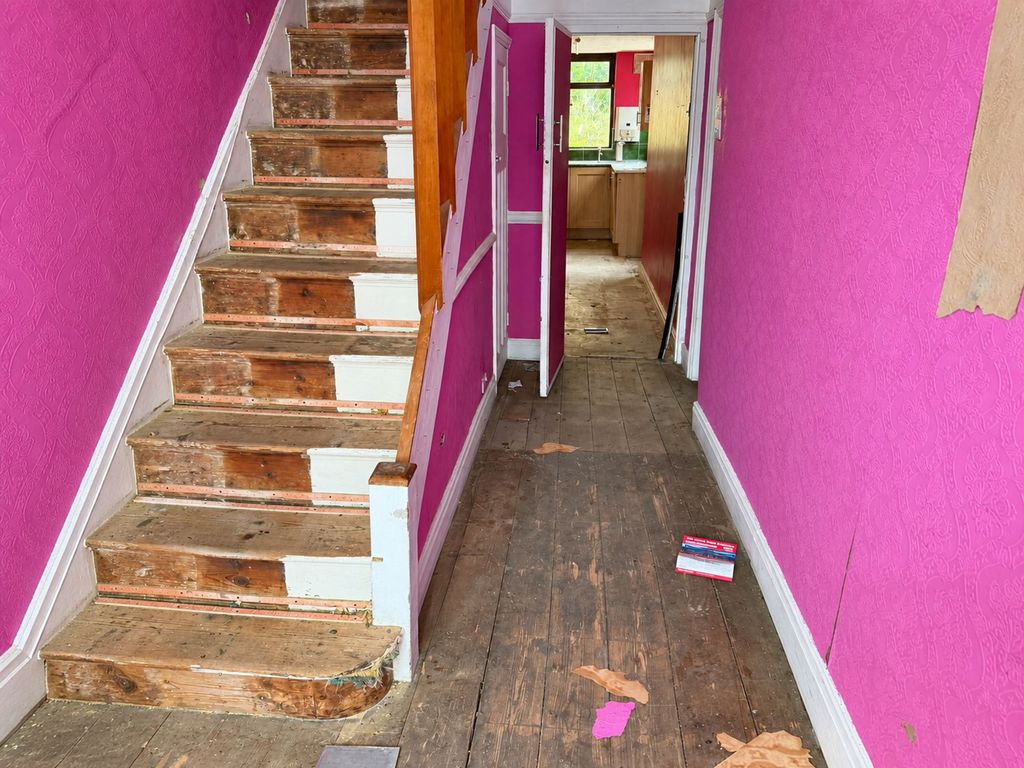 Property photo 2 of 10 Hallway