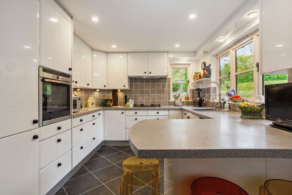 Additional image 4 of 4 bed detached house for saleLondon Road, Liphook GU30