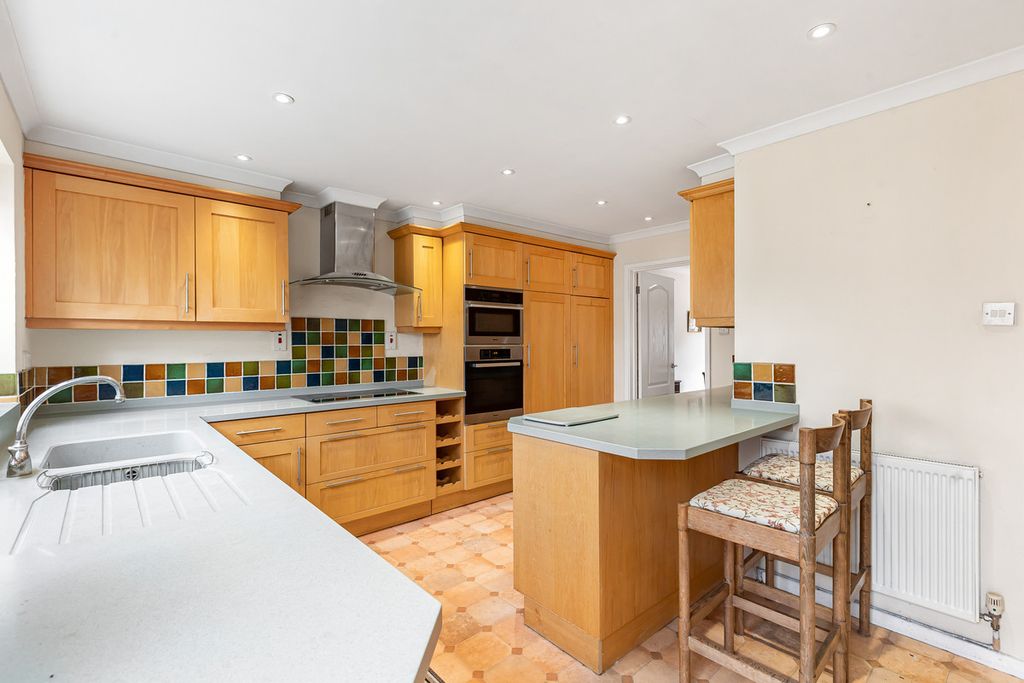 Property photo 3 of 33
