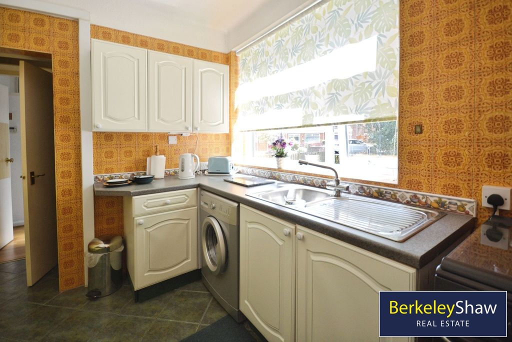 Property photo 2 of 15 Kitchen