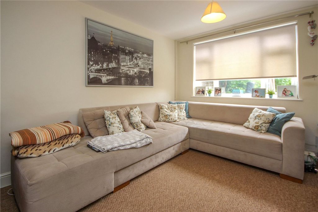 Property photo 2 of 12 Lounge