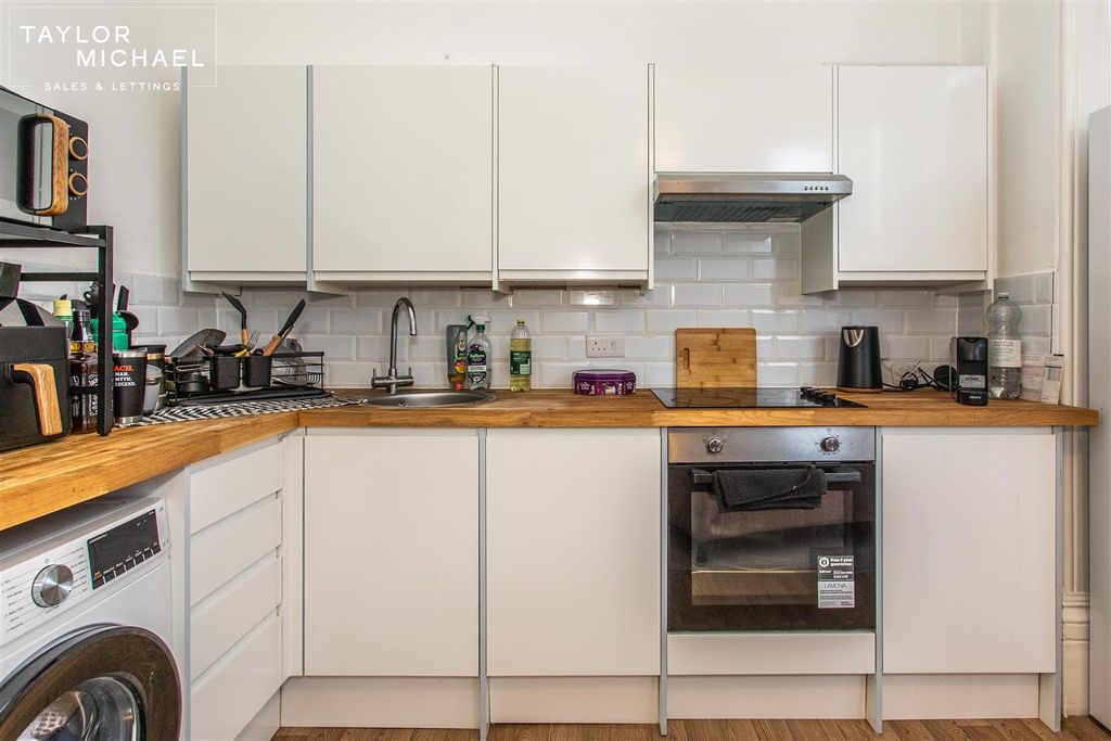 Property photo 2 of 14 Kitchen