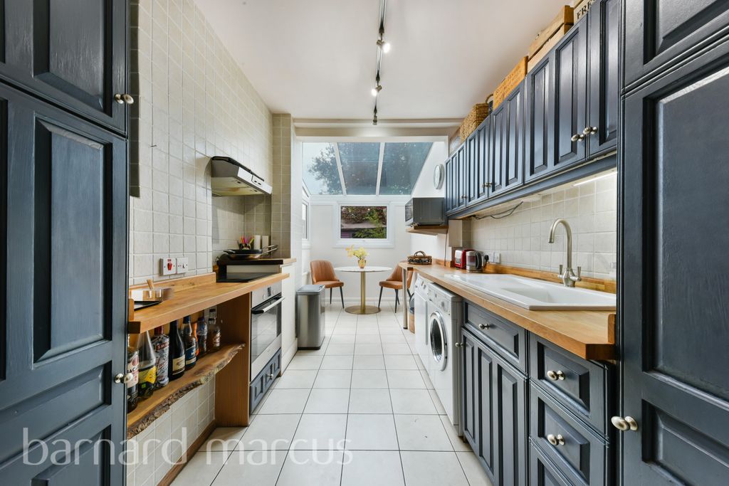 Property photo 1 of 8 Kitchen