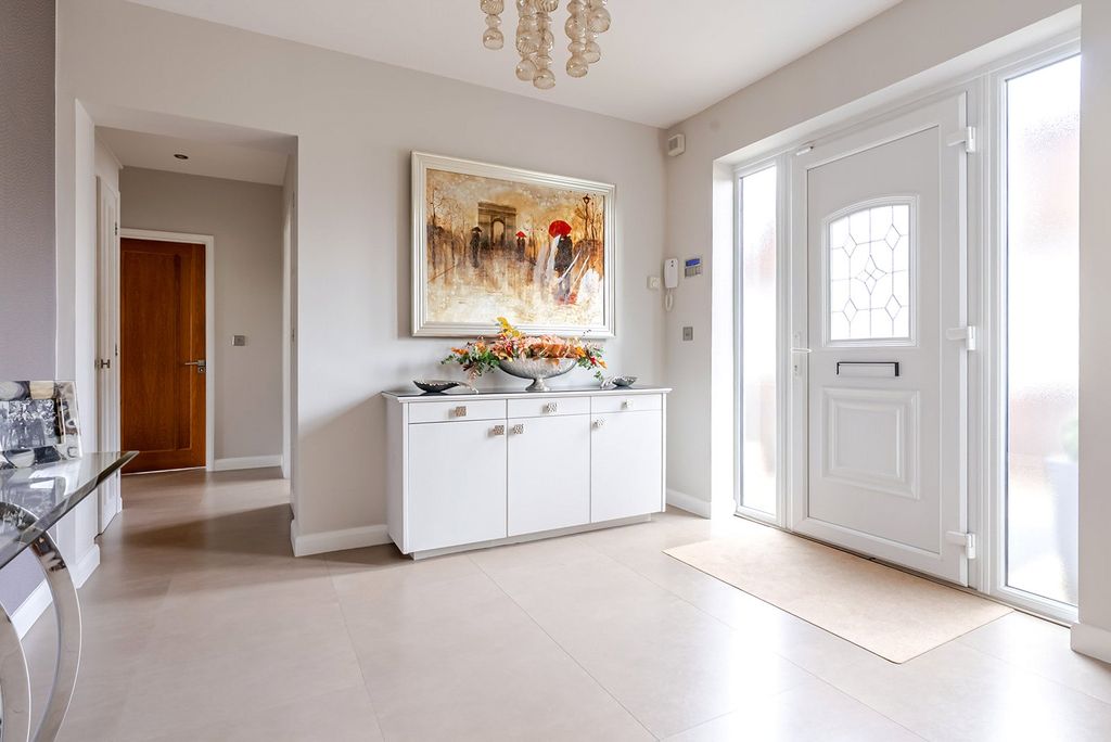 Property photo 2 of 48 Picture No. 17