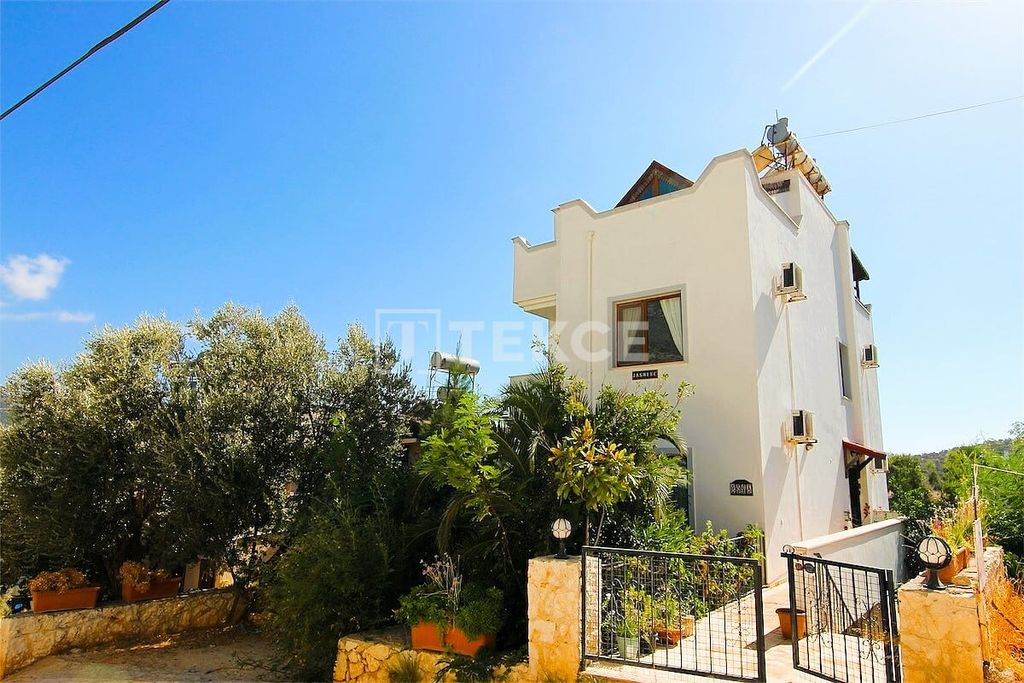 Property photo 2 of 23