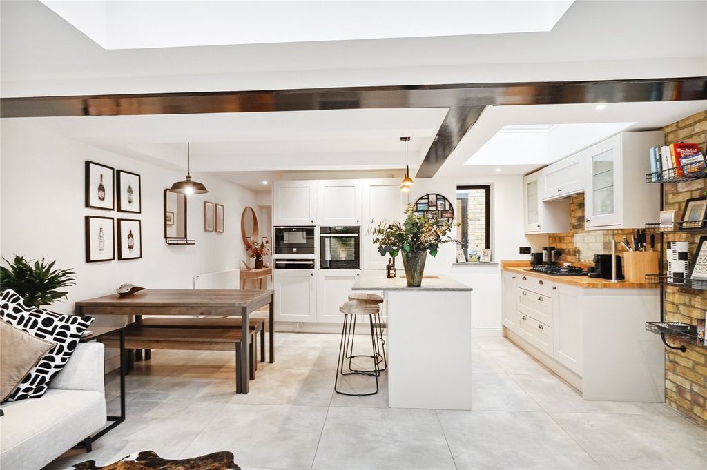 Property photo 3 of 10 Dining Area