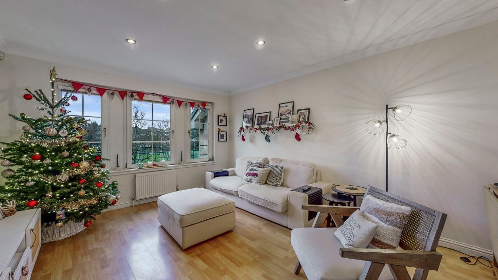 Property photo 2 of 22 18-Web-Or-Mls-7 Priorwood Court Flat 3.1_33