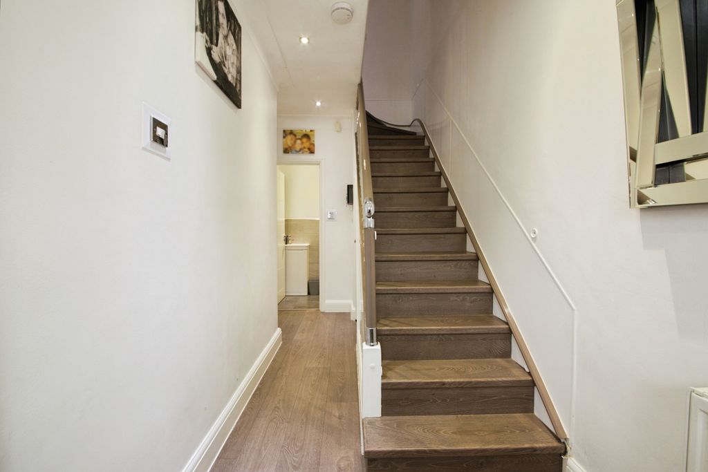 Property photo 3 of 32 Pbox-Img.Jpg