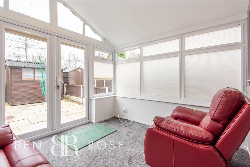Property photo 3 of 19 Conservatory
