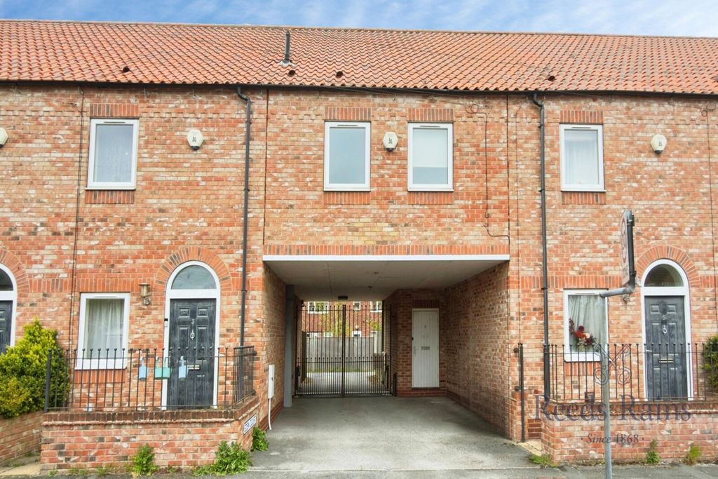 Property photo 1 of 8 Front
