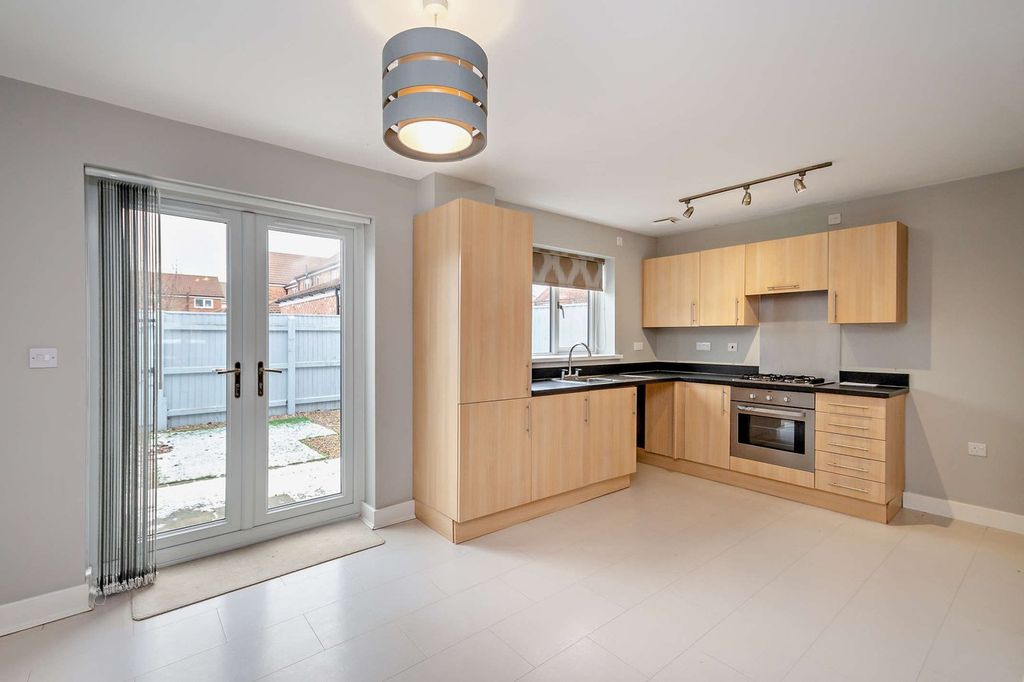 Property photo 2 of 27