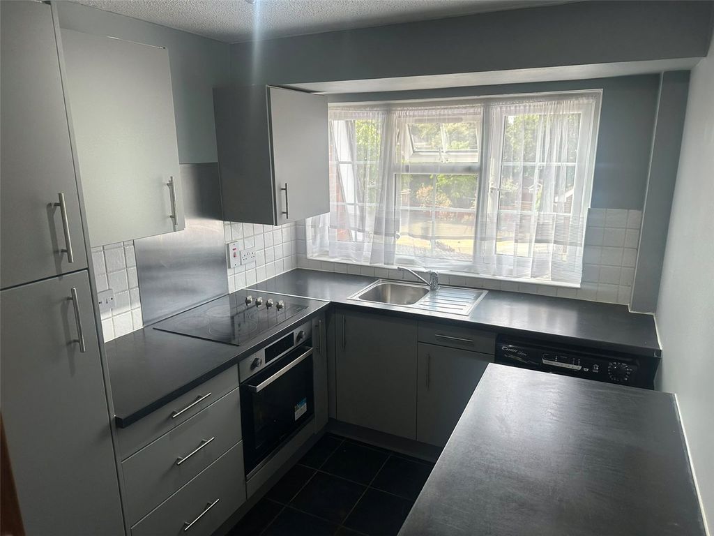 Property photo 3 of 7 Kitchen