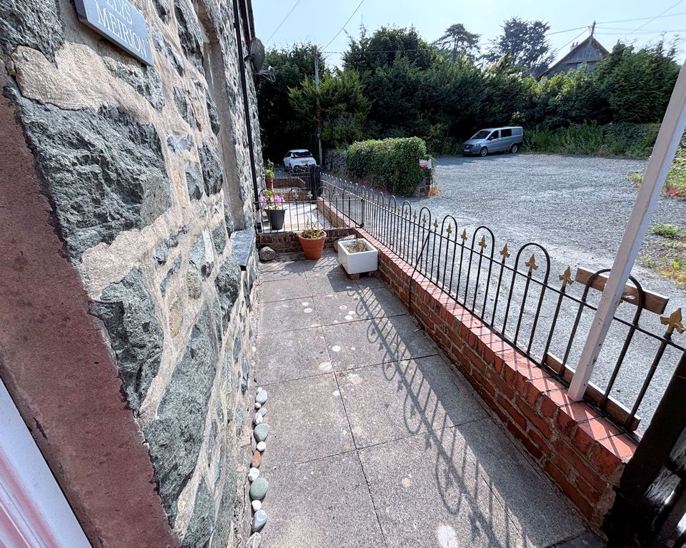 Property photo 2 of 34