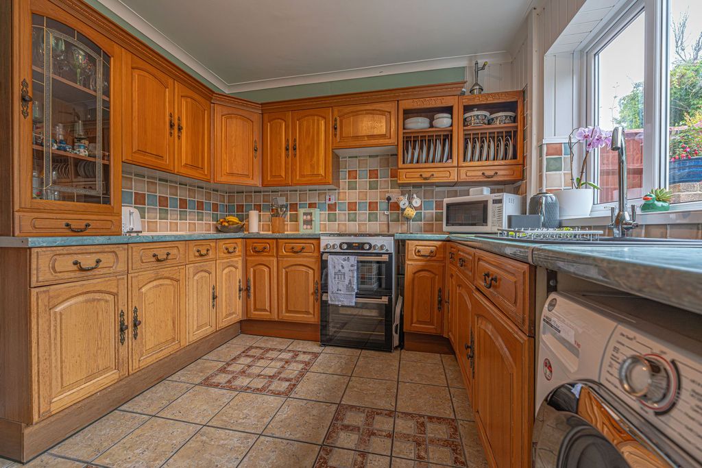 Property photo 2 of 32